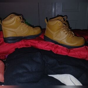 Tan High-Top Nike Boots